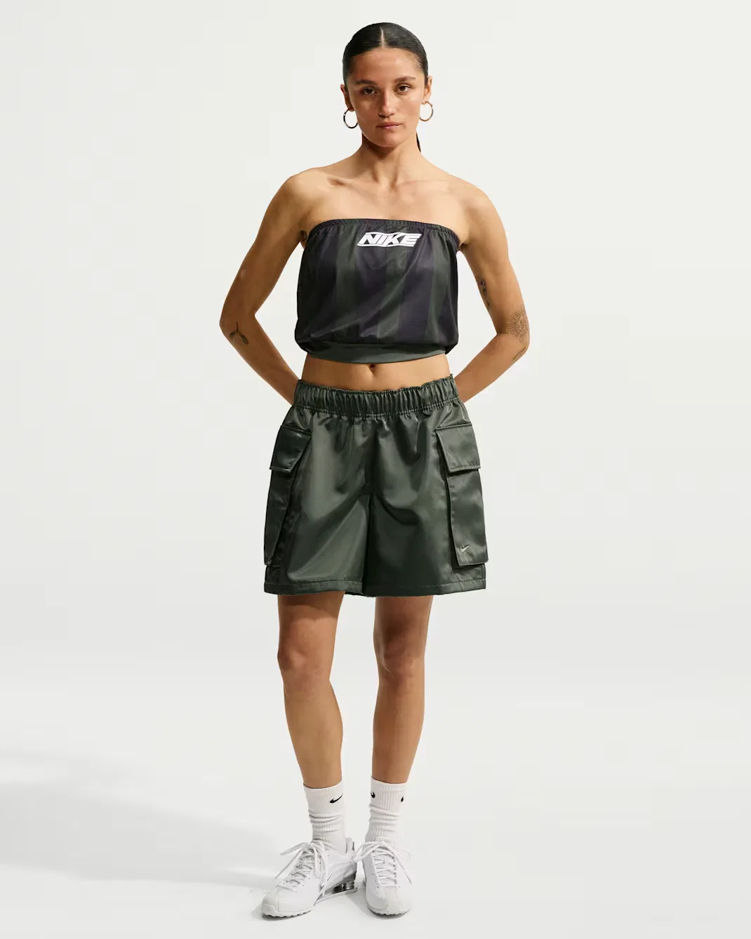 Женский облегающий полосатый трикотажный топ-бандо Nike Sportswear, Camo Green/Gridiron/White — фото 4