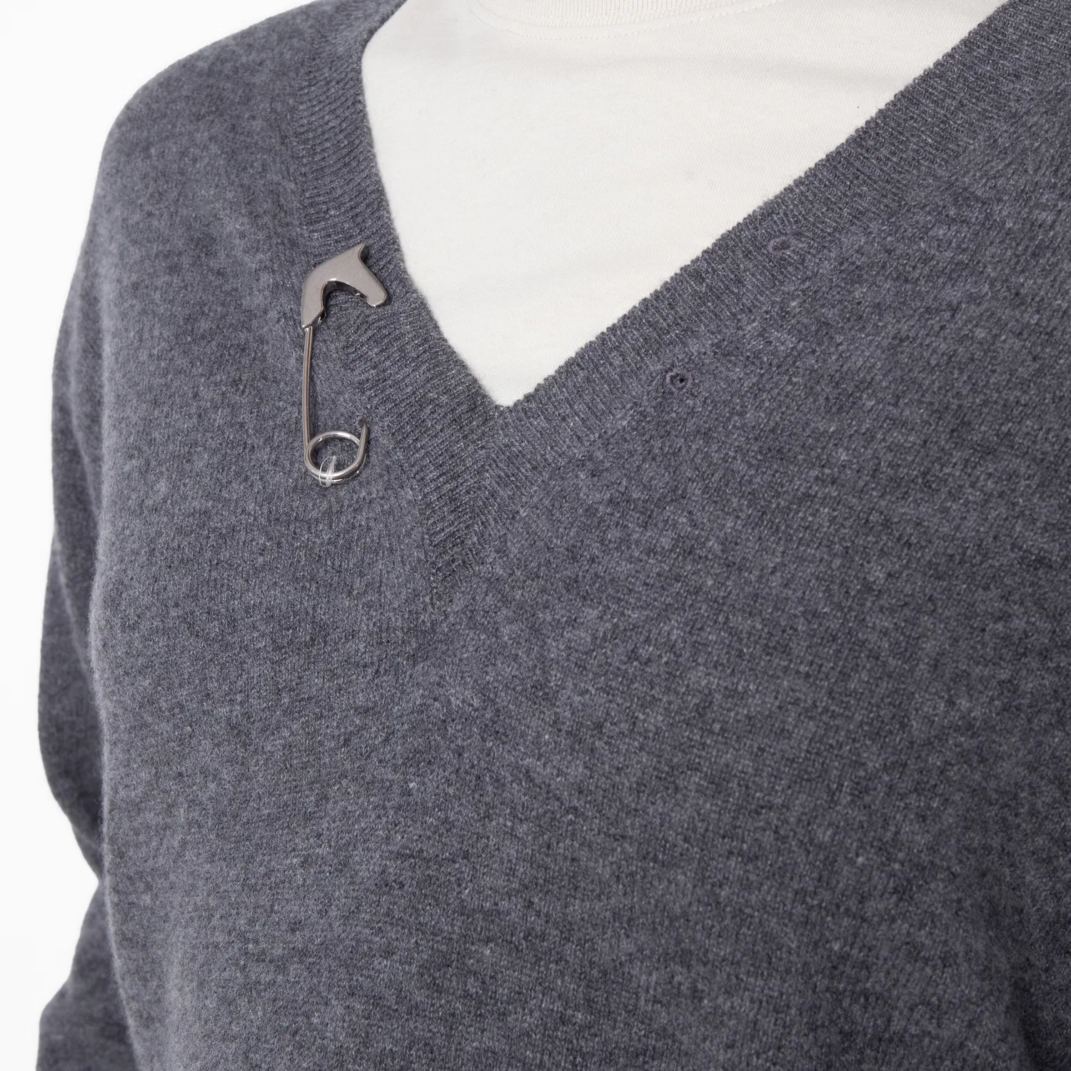 Джемпер женский с V-образным вырезом из кашемира V-Neck Cashmere Jumper Burberry, Charcoal — фото 2