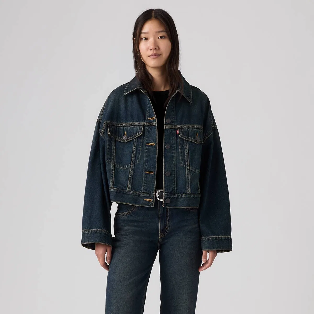 Свободная укороченная куртка-бомбер Levi's, High Vibration Trucker - Dark Wash — фото 3