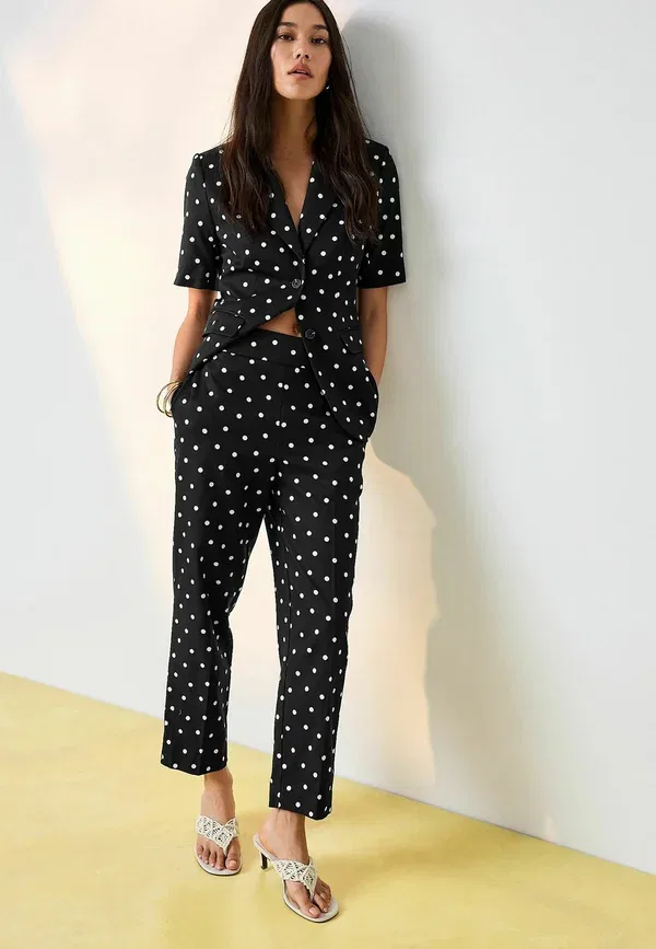 Брюки прямого кроя из лайоцелла и хлопка Tall fit - cropped slim leg trousers Next Black White Polka Dot, белый