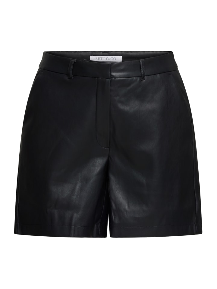 

Шорты с боковыми карманами черного цвета BETTY & CO