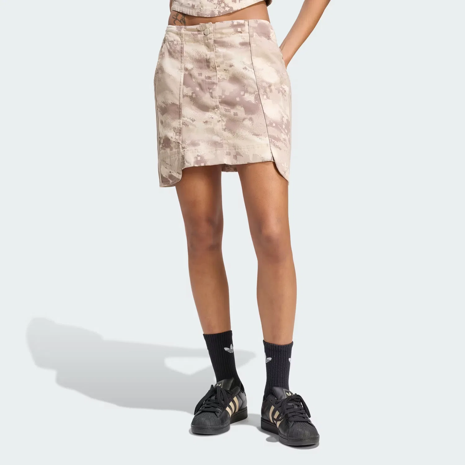Женская юбка-карго с застежкой на пуговицы Cargo Skirt Adidas Originals, мультиколор/wonder beige