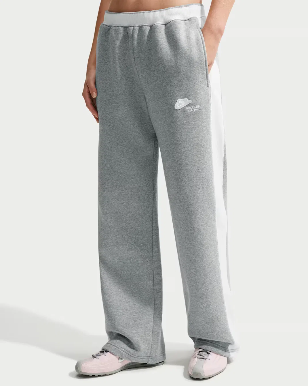 Женские спортивные брюки со средней посадкой Nike Studio Fleece Medium Weight "Nike Run Club", Dark Grey Heather/Sail/Sail — фото 2