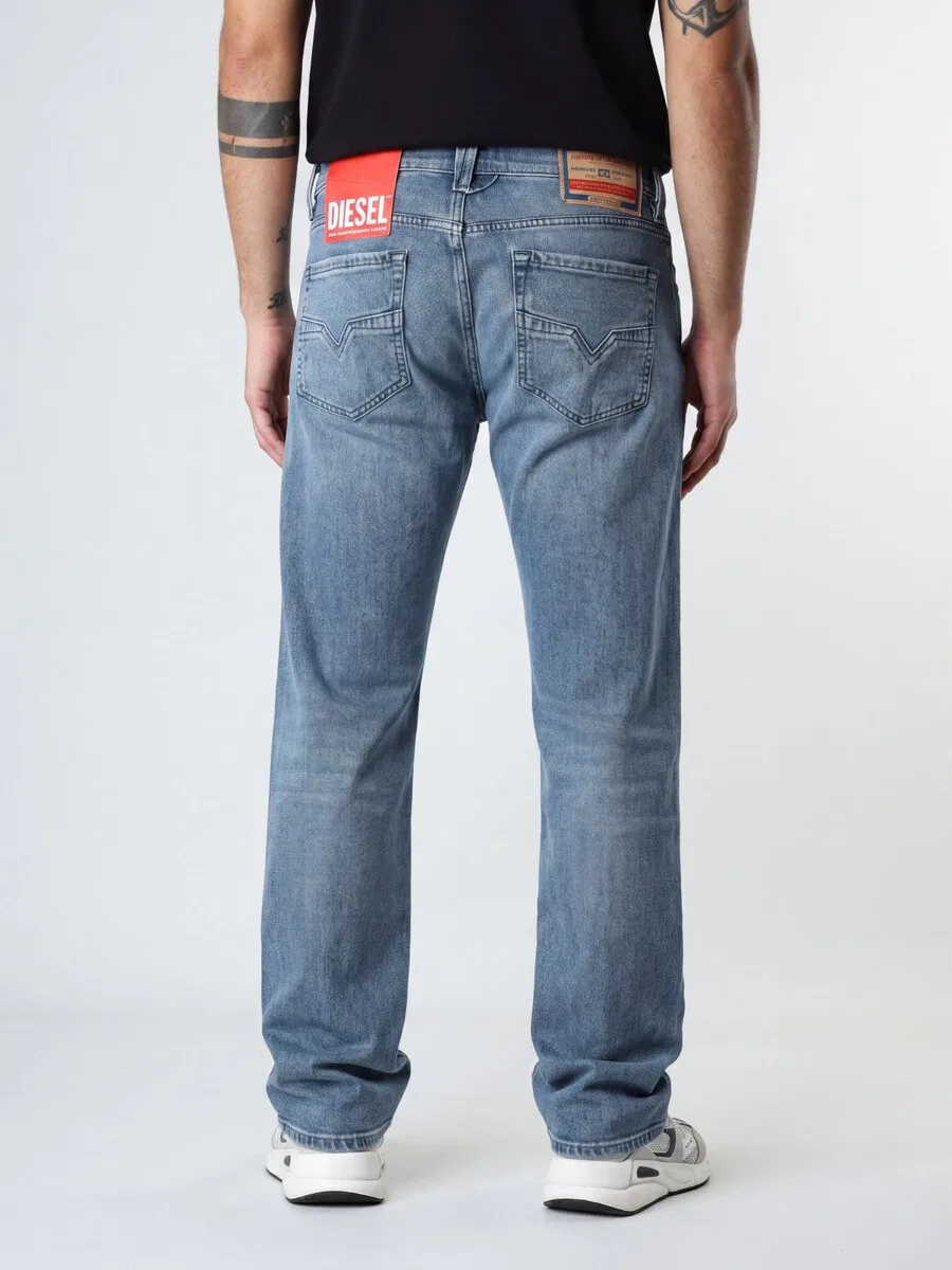 Джинсы DIESEL Regular Jeans '1985 LARKEE' синего цвета — фото 3
