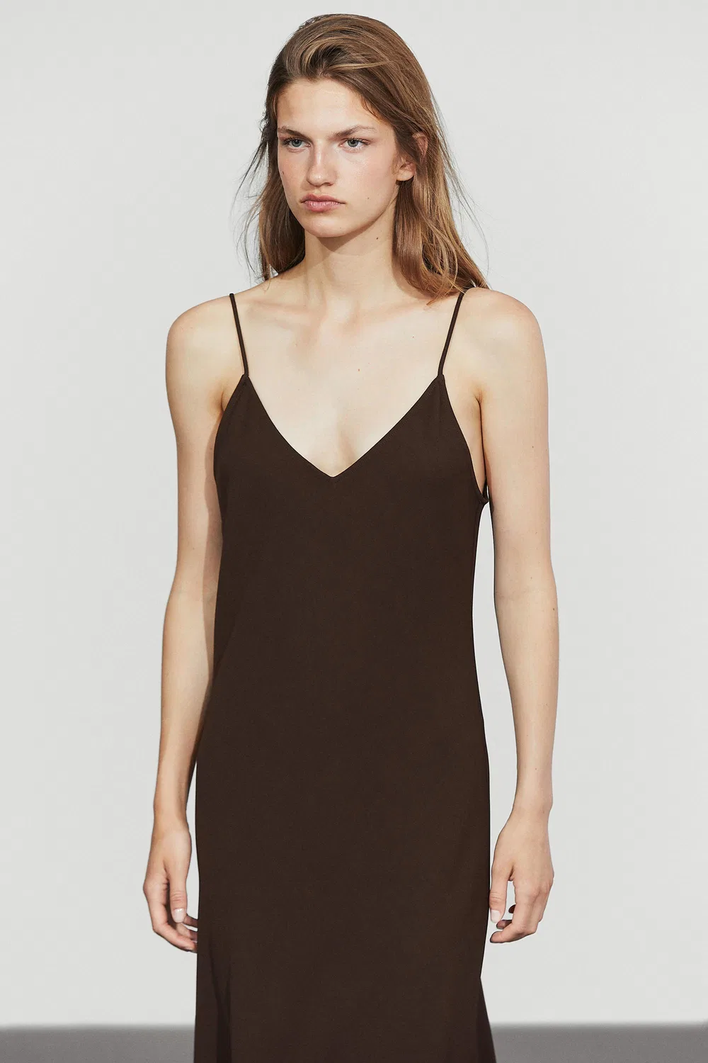 Платье Massimo Dutti, миди с тонкими бретелями, коричневое — фото 2