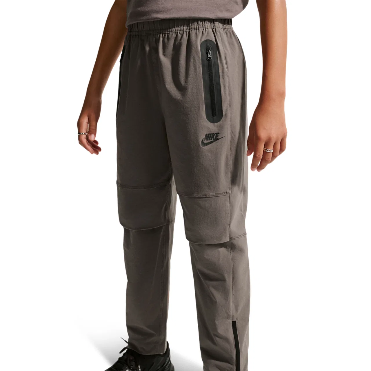 Детские спортивные брюки Nike Tech Woven Pants-PD, Cave Stone Cave Stone Black