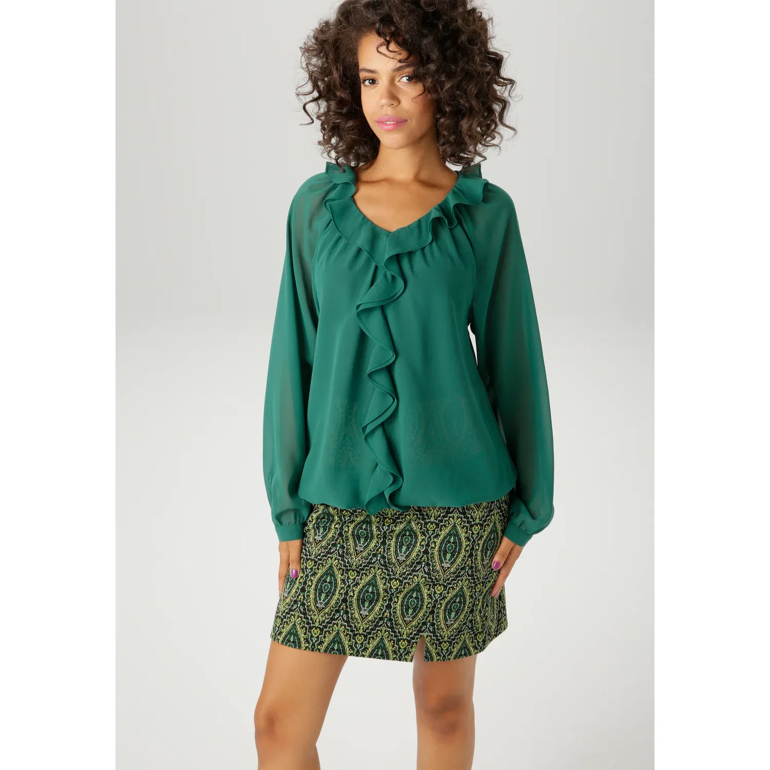 Женская блуза с воланами на V-образном вырезе Aniston CASUAL, Tannen Green