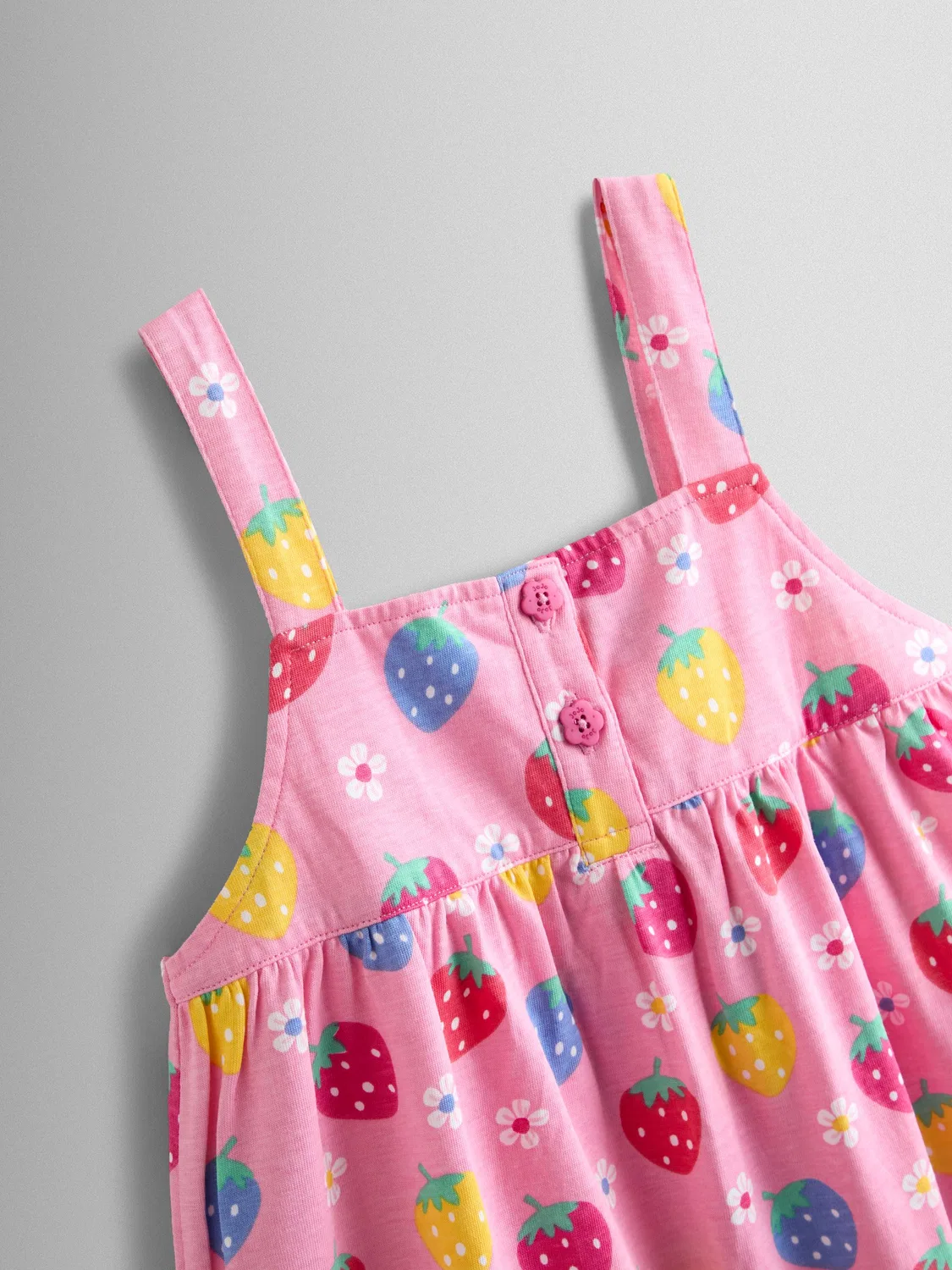Комбинезон с завязками Strawberry Jojo Maman Bébé, розовый клубничный принт — фото 3