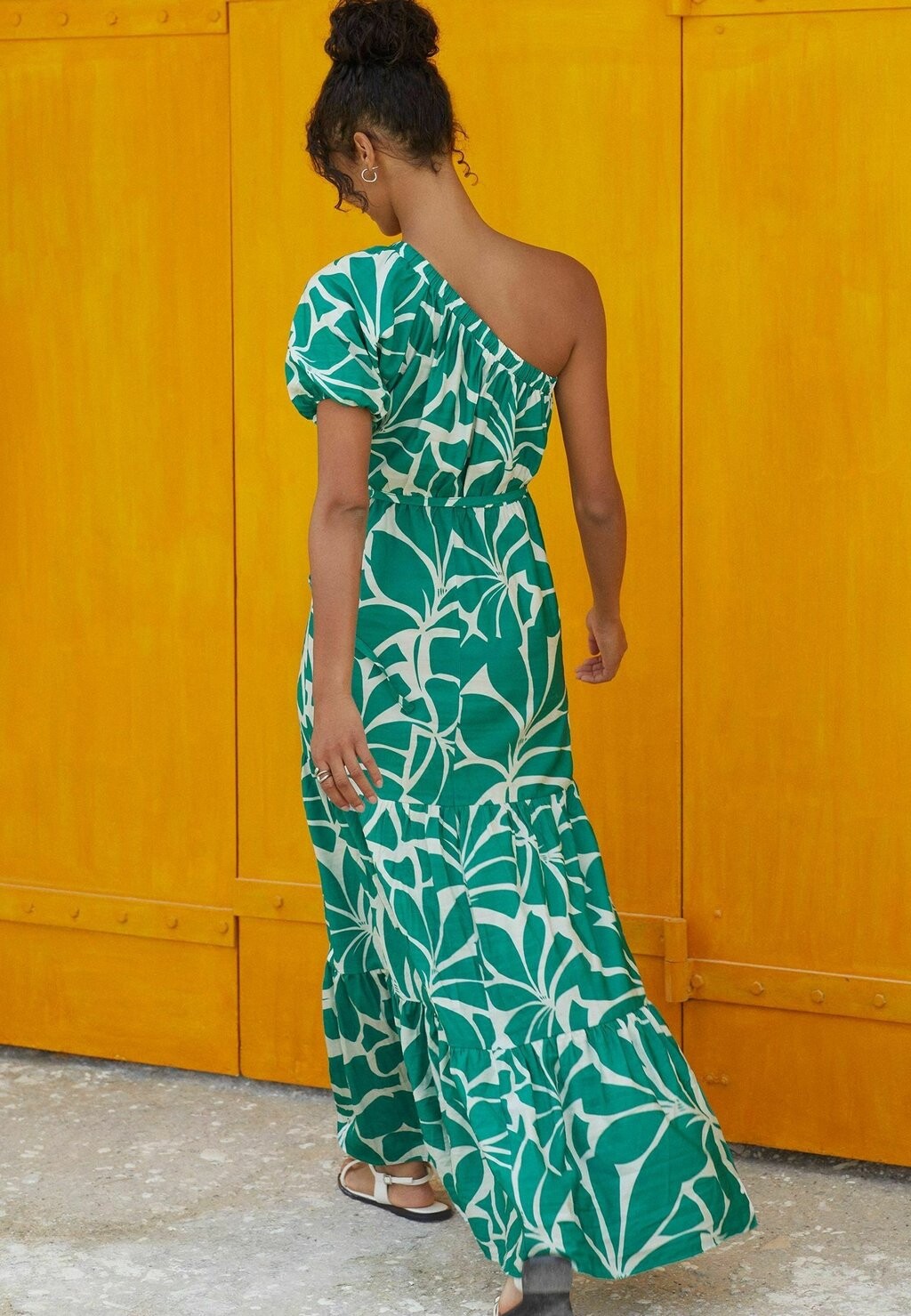 

Платье макси ONE SHOULDER SUMMER PRINTED Friends Like These, зеленый
