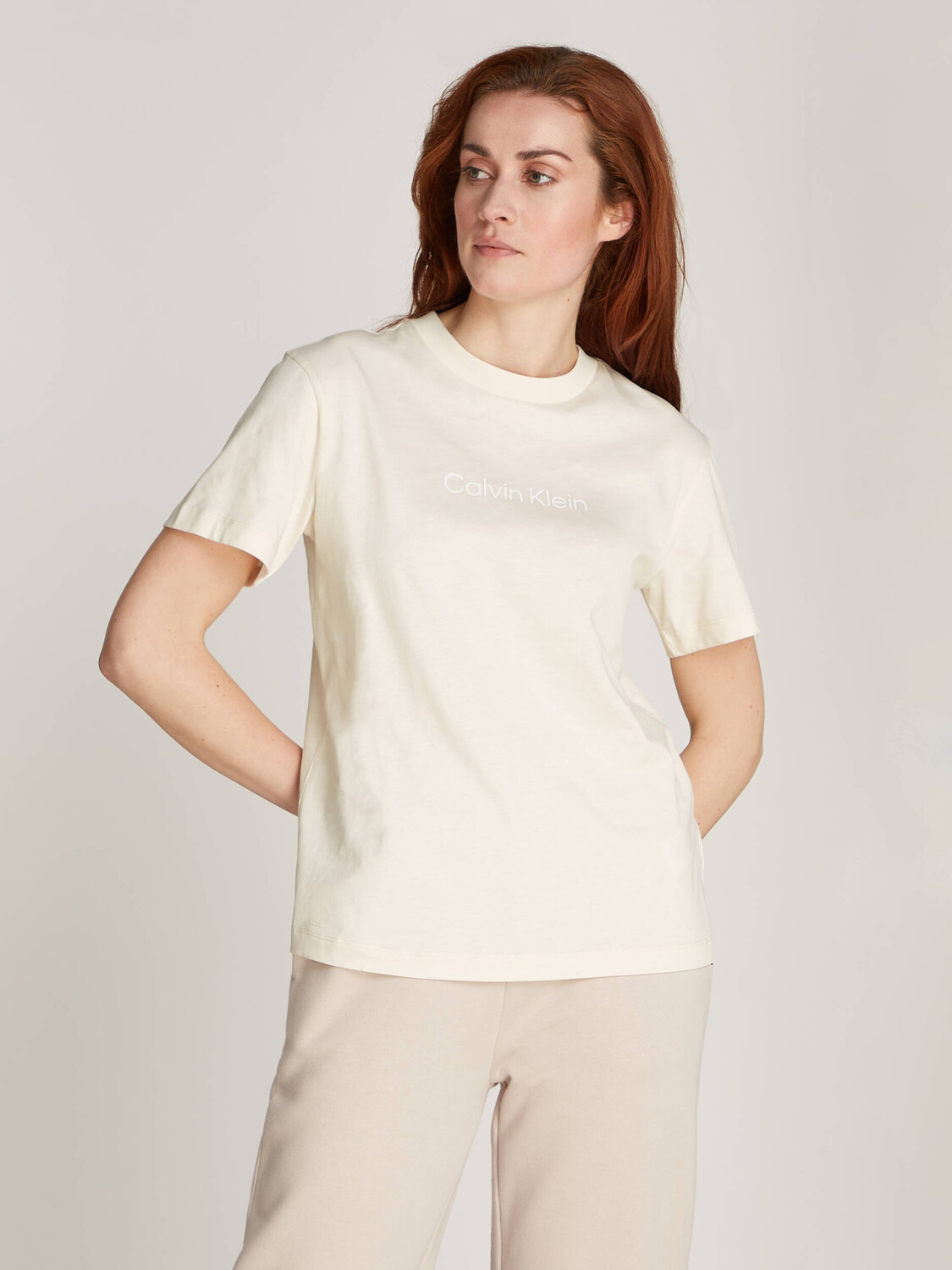 

Футболка Calvin Klein HERO LOGO Regular Fit, экрю