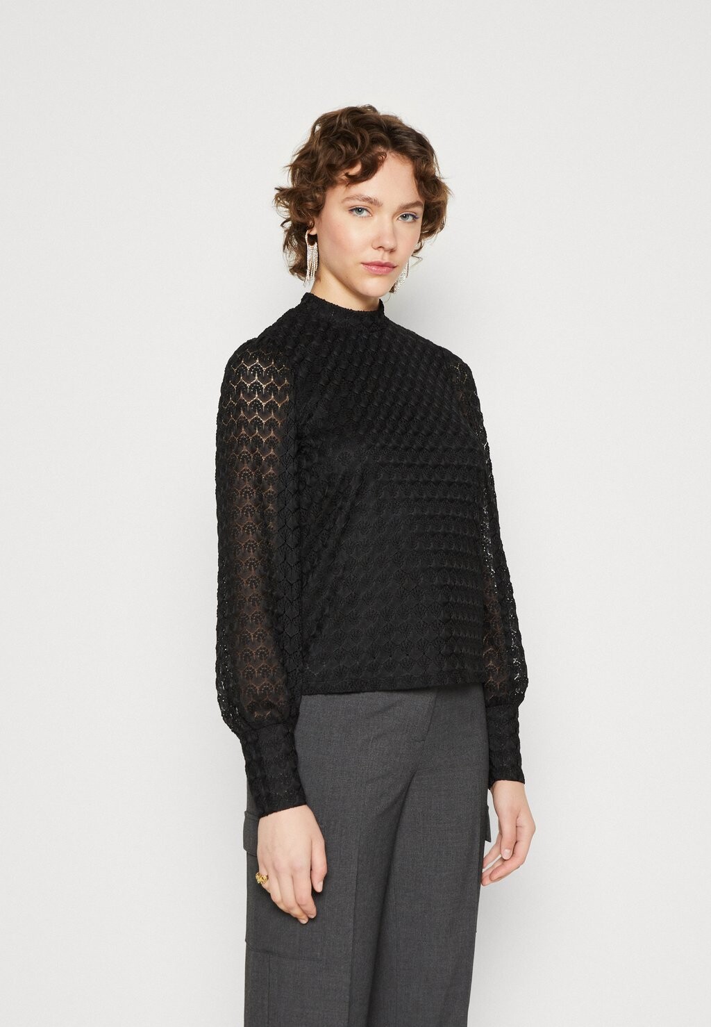 

Блузка ONLY ONLNICE HIGHNECK, черный