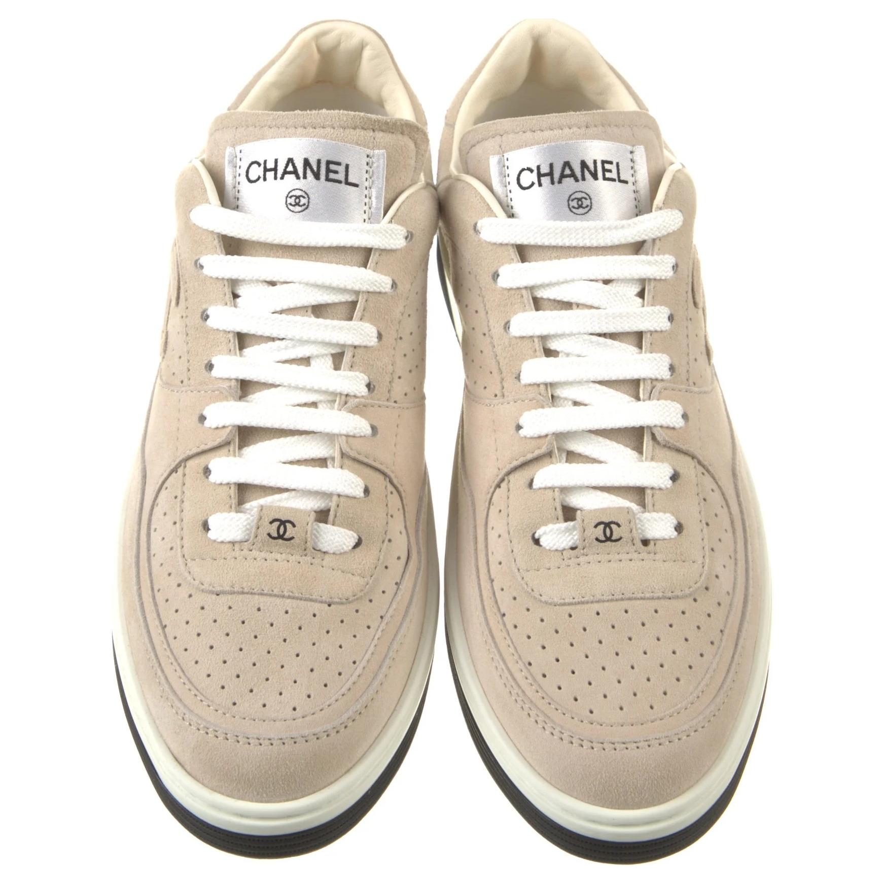 Женские низкие кожаные скейтерские туфли коричневые CHANEL — фото 3