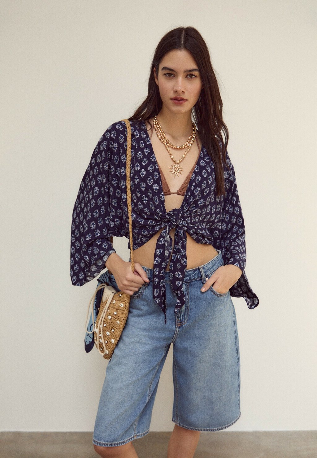 

Блуза FLOWING WITH KNOT DETAIL Stradivarius, светло-голубой
