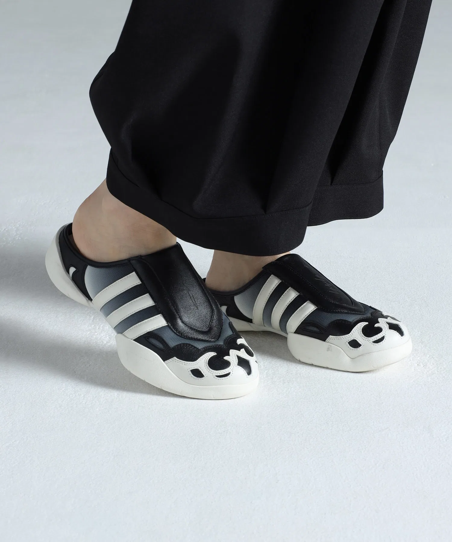 Унисекс кожаные сандалии Y-3 REGU MULE чёрные