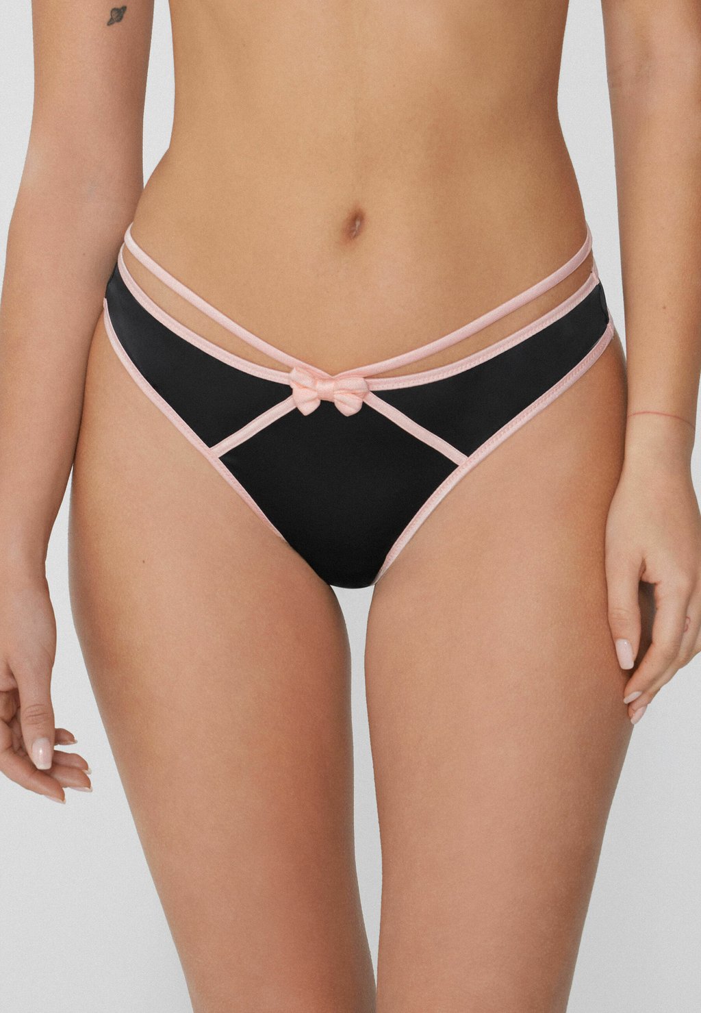 

Стринги Tezenis, черный