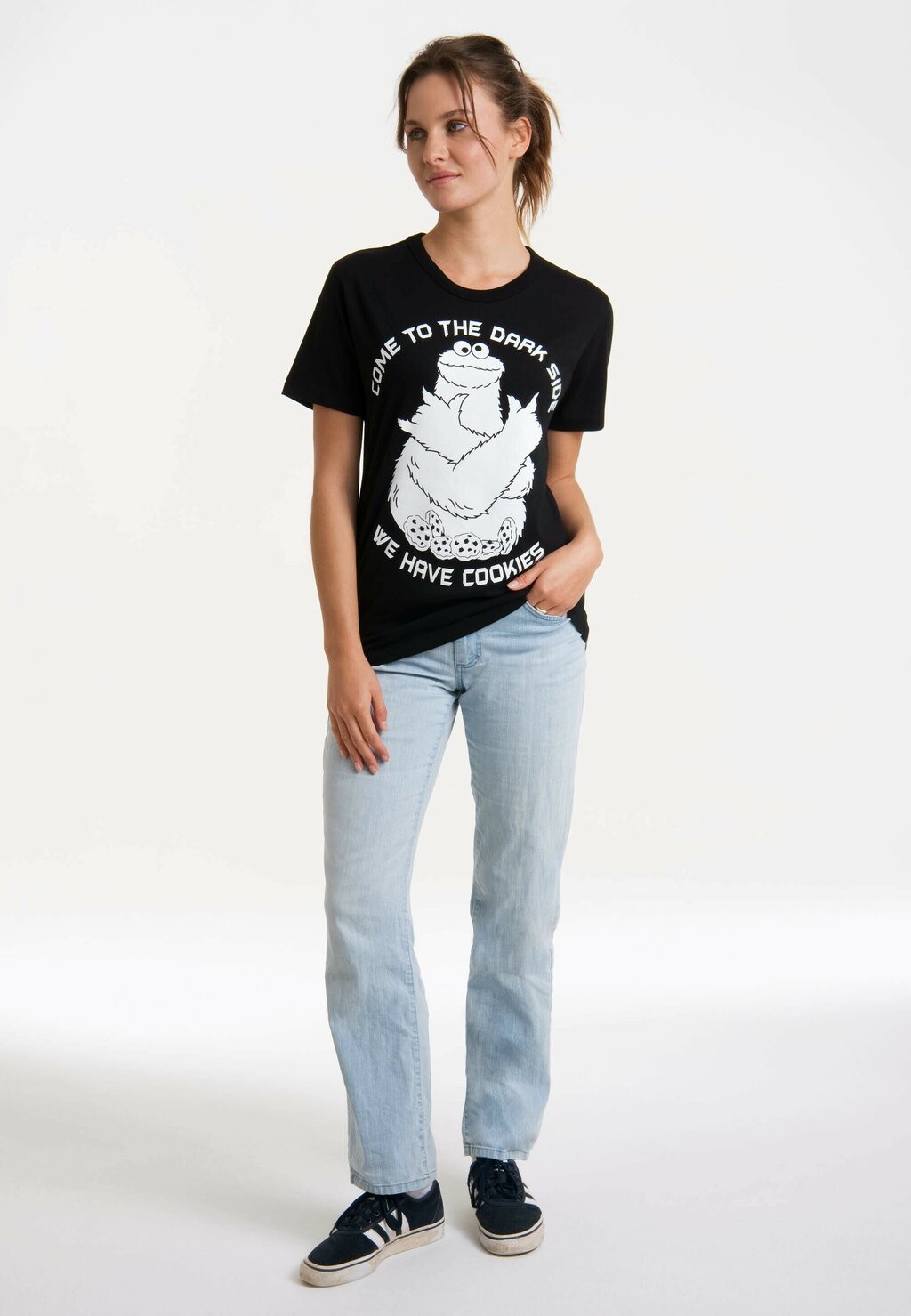 

Футболка с принтом SESAMSTRASSE KRÜMELMONSTER DARK SIDE LOGOSHIRT, черный