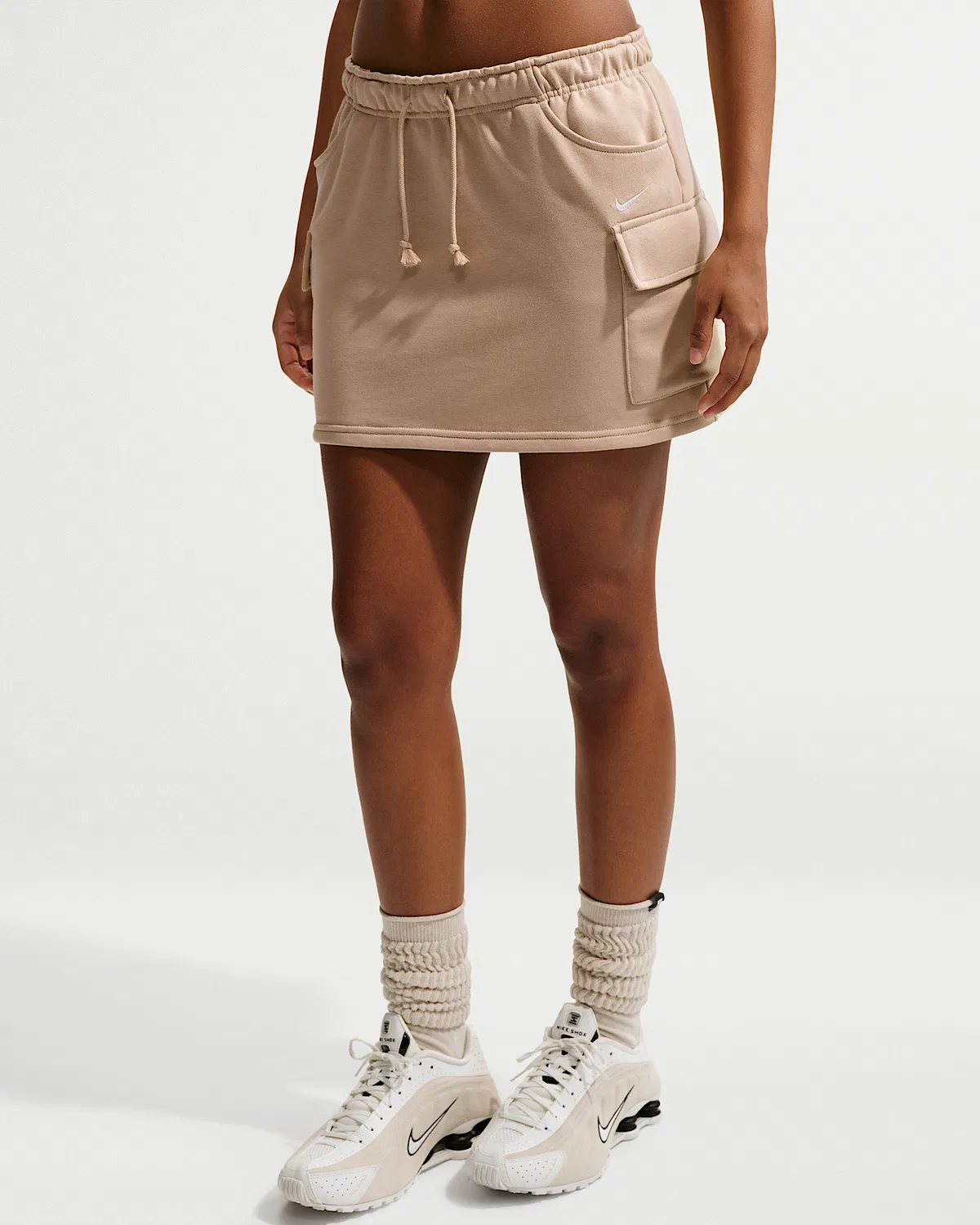 Женская мини-юбка карго со средней посадкой Nike Sportswear Phoenix Fleece, Linen/Sail — фото 2