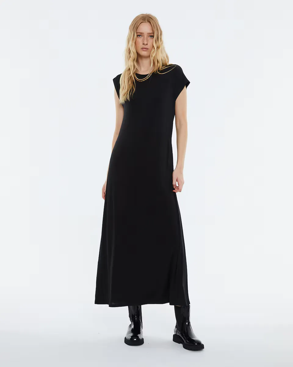 

Длинное трикотажное платье с круглым вырезом и заниженными рукавами Andam, черный