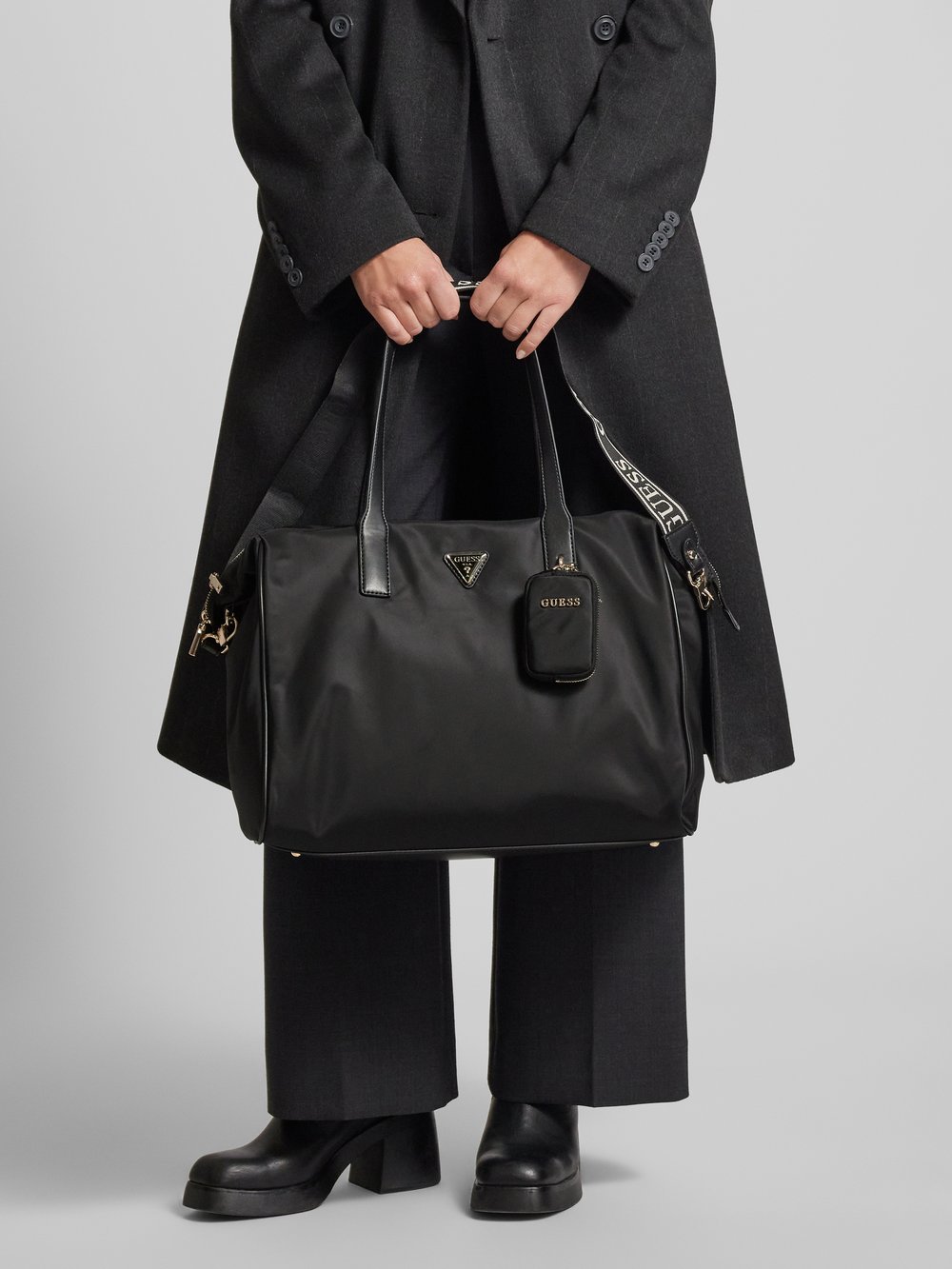 

Сумочка с мини-сумкой модель 'WAVE CARRYON' Guess, черный