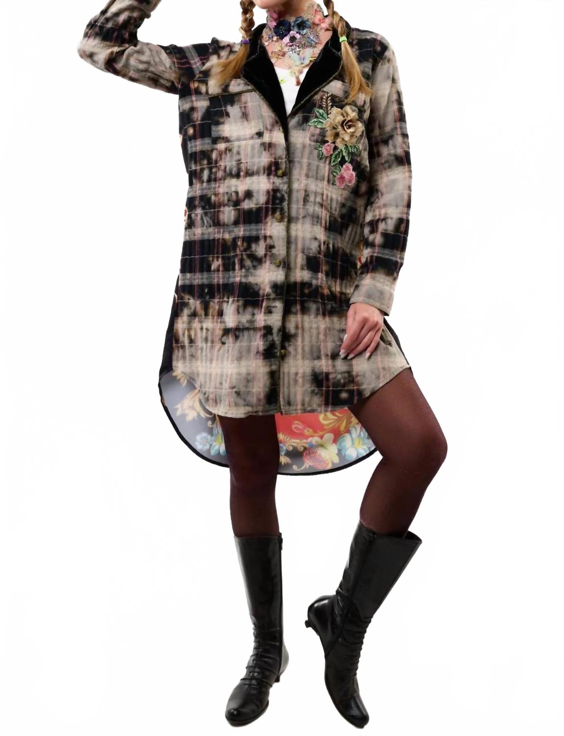 

Платье-рубашка Queens Rule в черном цвете Aratta