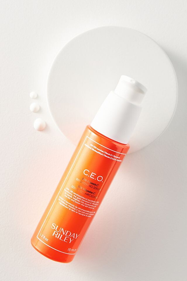 

Сыворотка Sunday Riley C.E.O. Glow осветляющая с витамином С, оранжевый