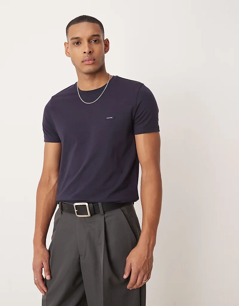 

Узкая эластичная футболка в ночном небе Calvin Klein