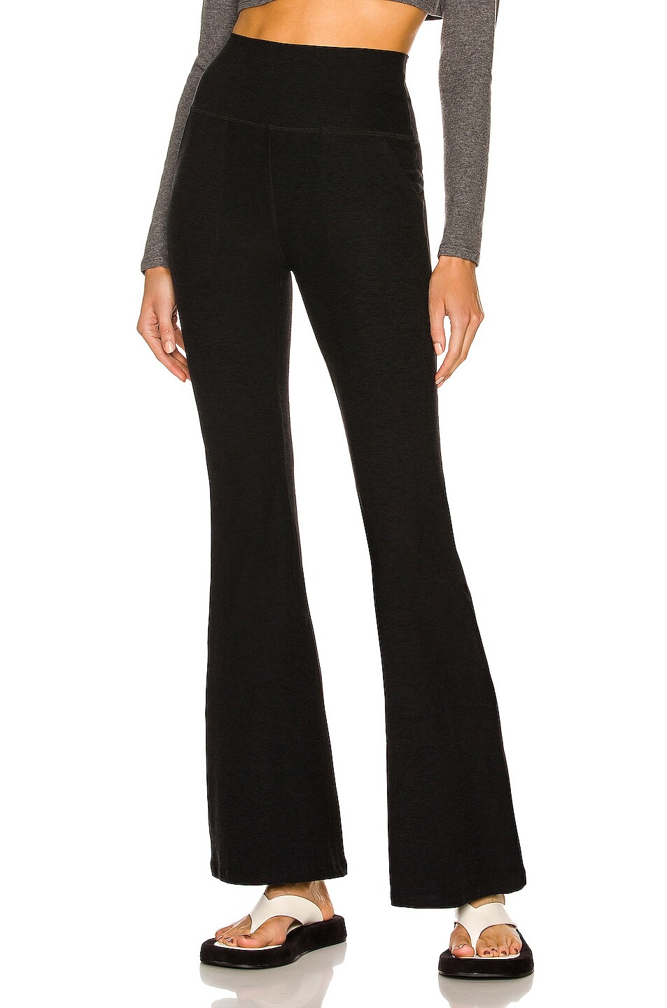 

Брюки Beyond Yoga Spacedye All Day Flare High Waisted, цвет Darkest Night