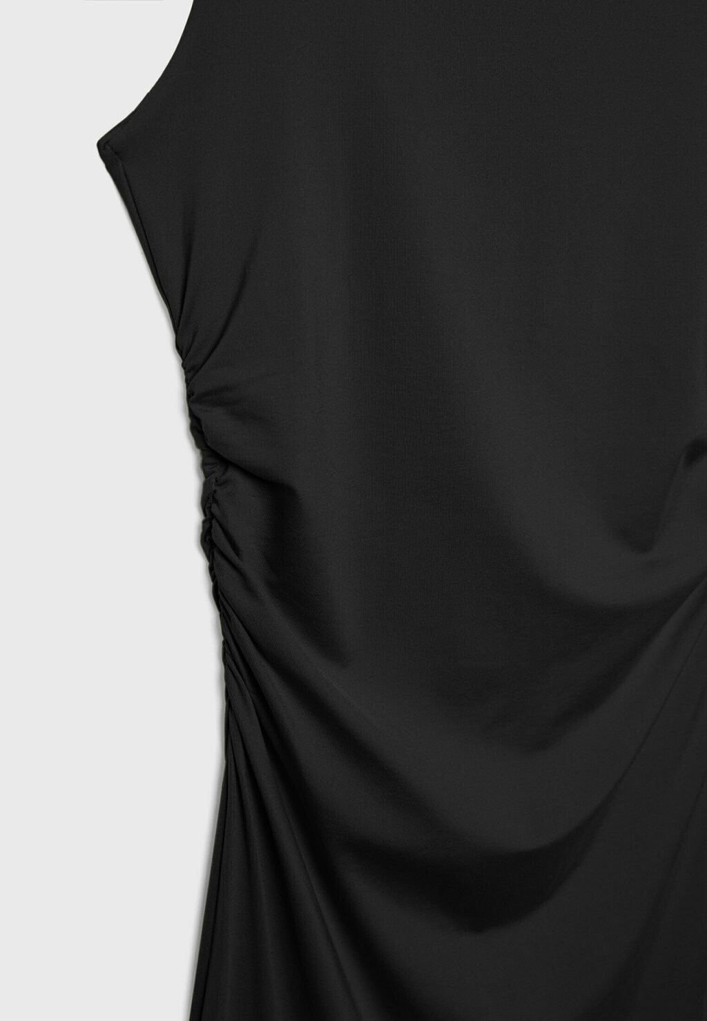 

Дневное платье MIDI WITH AN ASYMMETRIC NECKLINE Stradivarius, черный