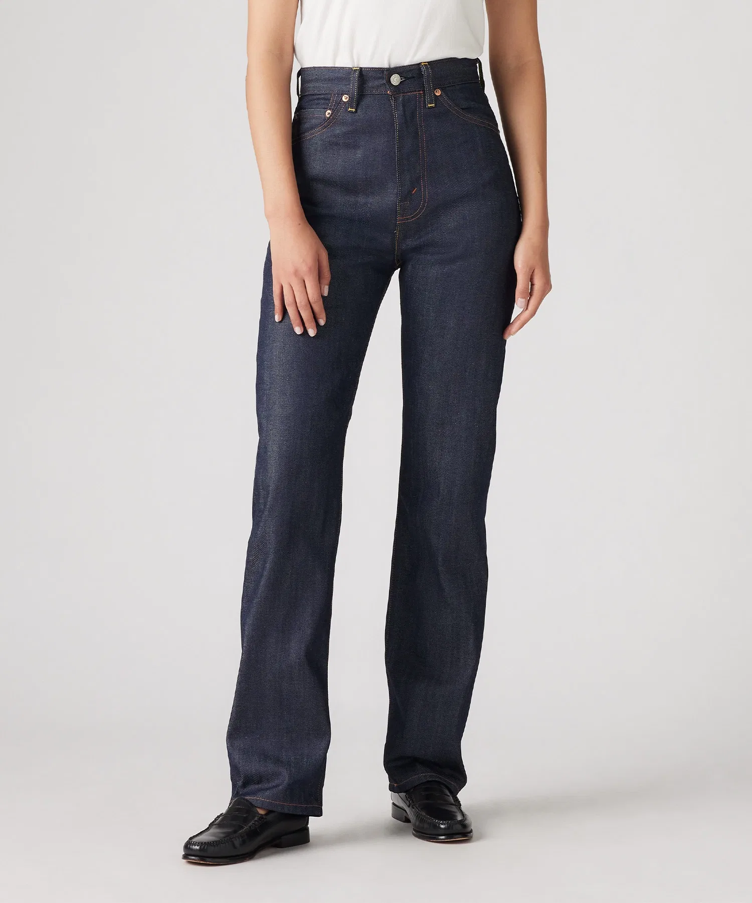 Джинсы Levi's LEVI'S(R) VINTAGE CLOTHING 1950-х годов, модель 701, органические, жесткие.