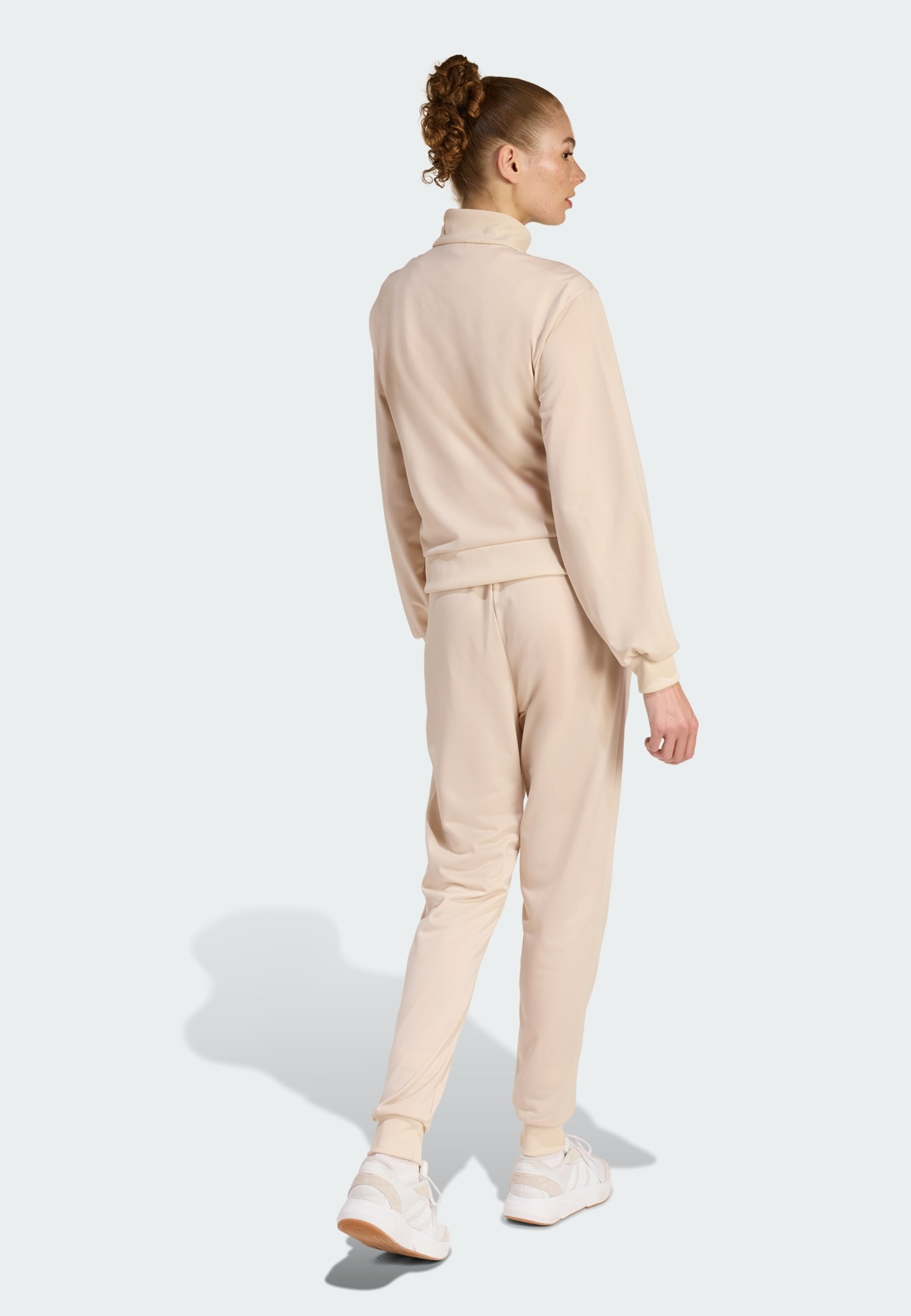 Adidas Sportswear Спортивный костюм 'Essentials' в бежевом цвете — фото 3