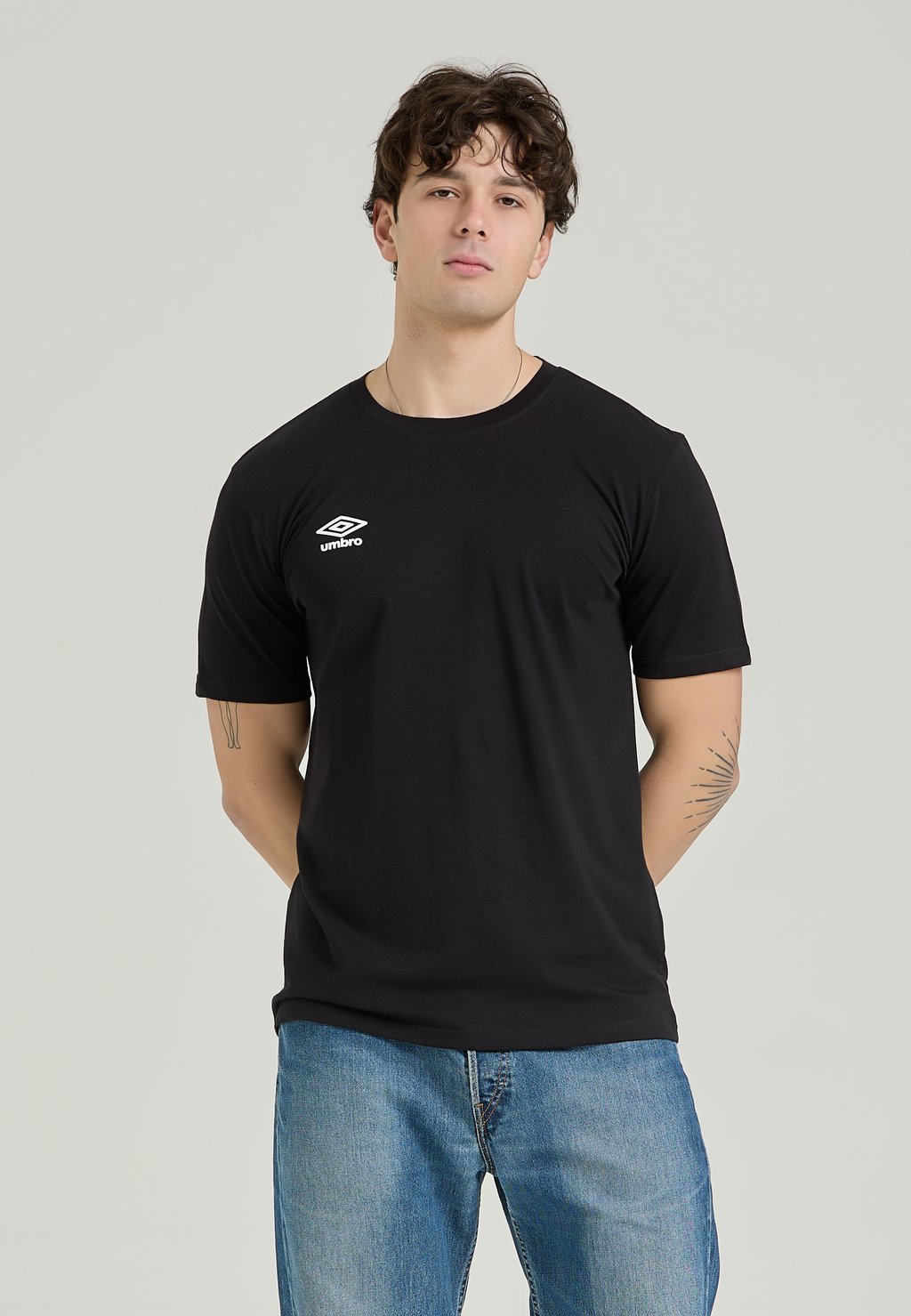 

Базовая футболка Umbro, черный