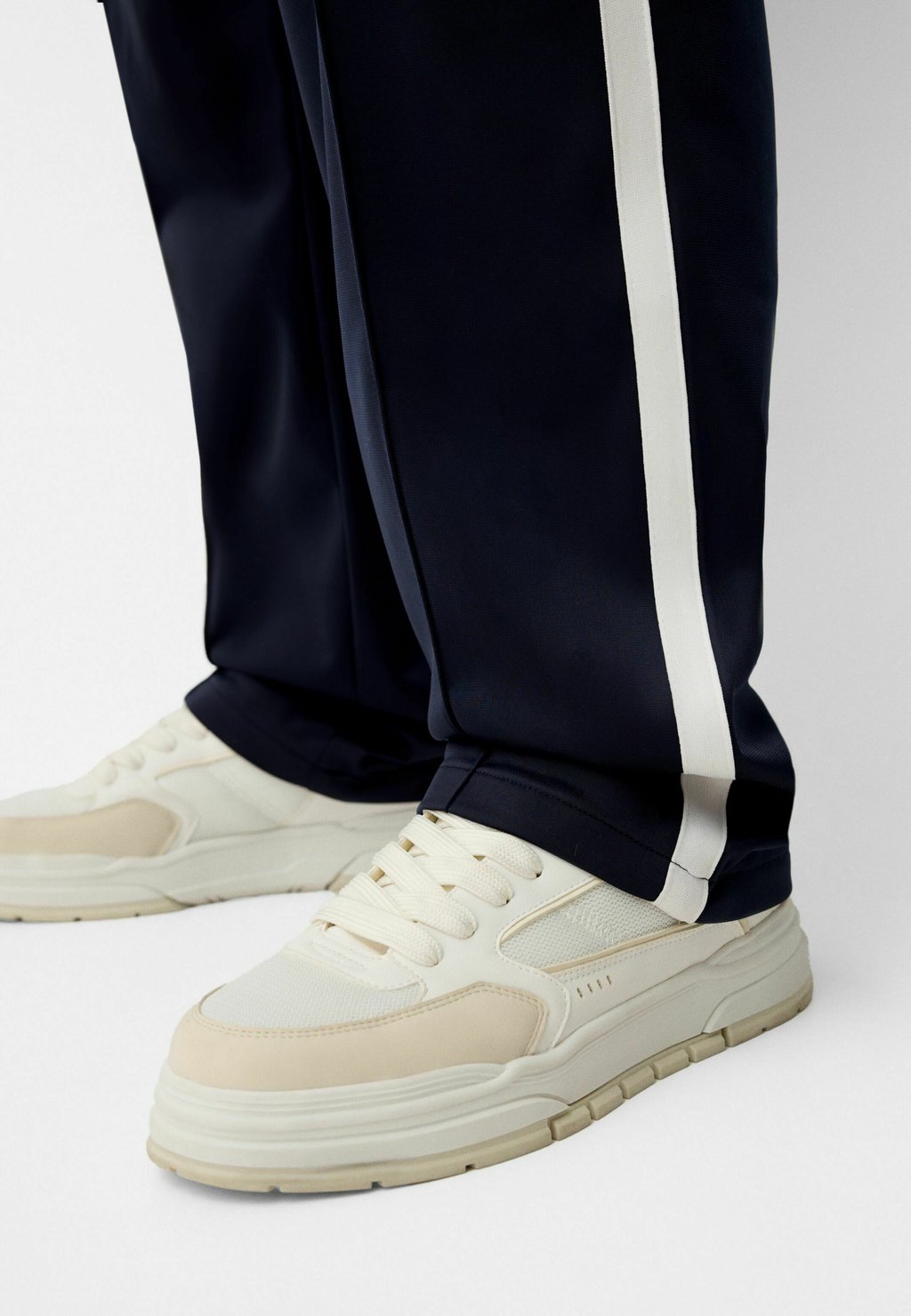 

Спортивные брюки STRAIGHT FIT Bershka, синий