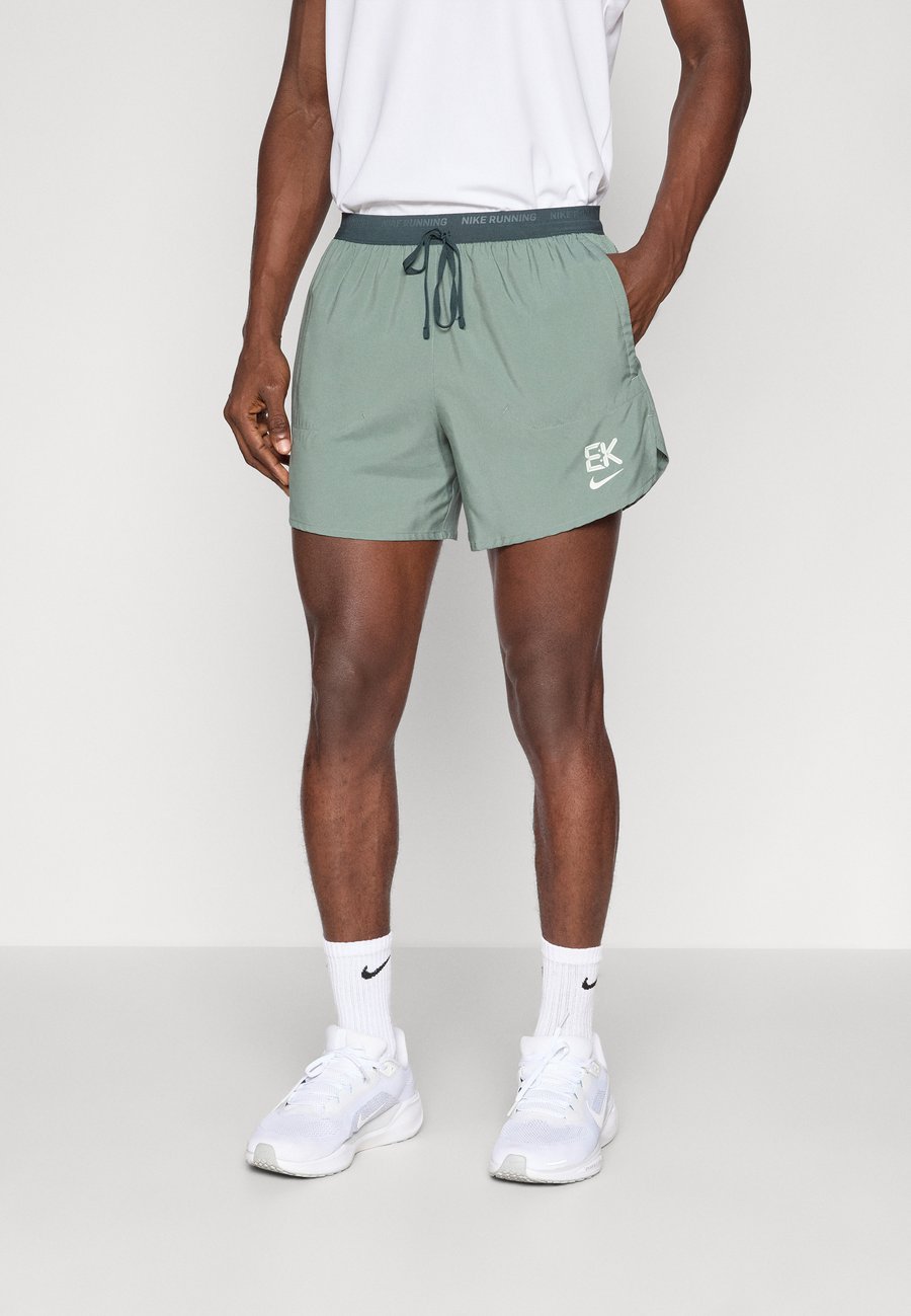 

Спортивные шорты Nike Performance STRIDE SHORT EK, Clay Green/Seaweed/Green