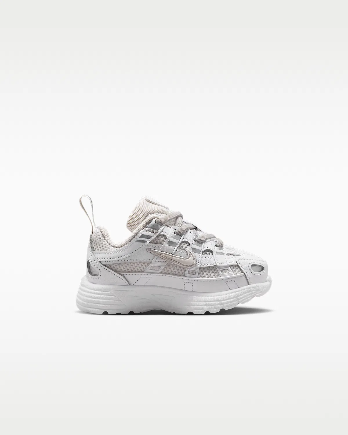 Детские кроссовки Nike P-6000, Platinum Tint/White/Metallic Silver/Platinum Tint — фото 3