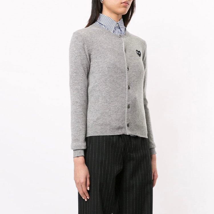 Кардиган (WMNS) COMME des GARCONS PLAY Cardigan Black Heart 'Grey' AZ-N023-051-2, серый — фото 4