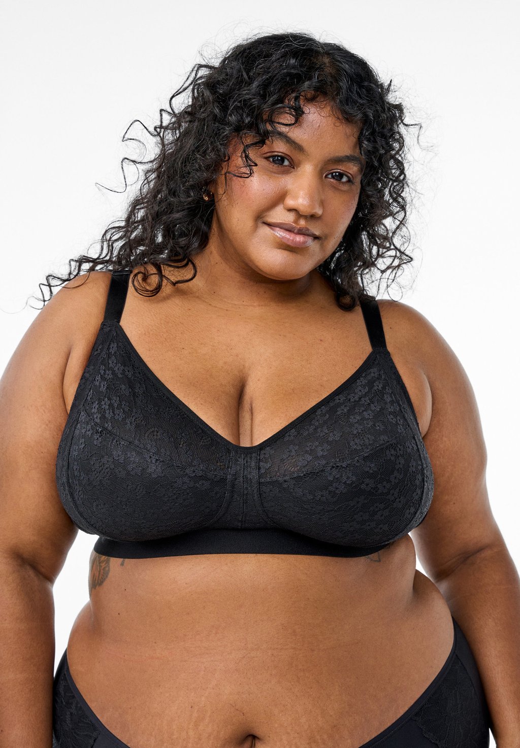 

Бюстгальтер на косточках Triangle bra Devoted By Zizzi, черный