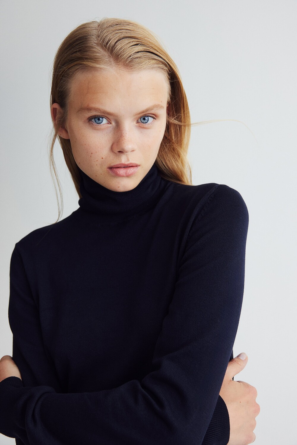 

Свитер с высоким воротником H&M, синий