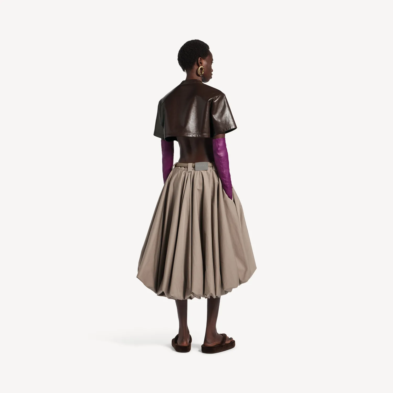 BALENCIAGA Женский сверхукороченный топ коричневого цвета — фото 4