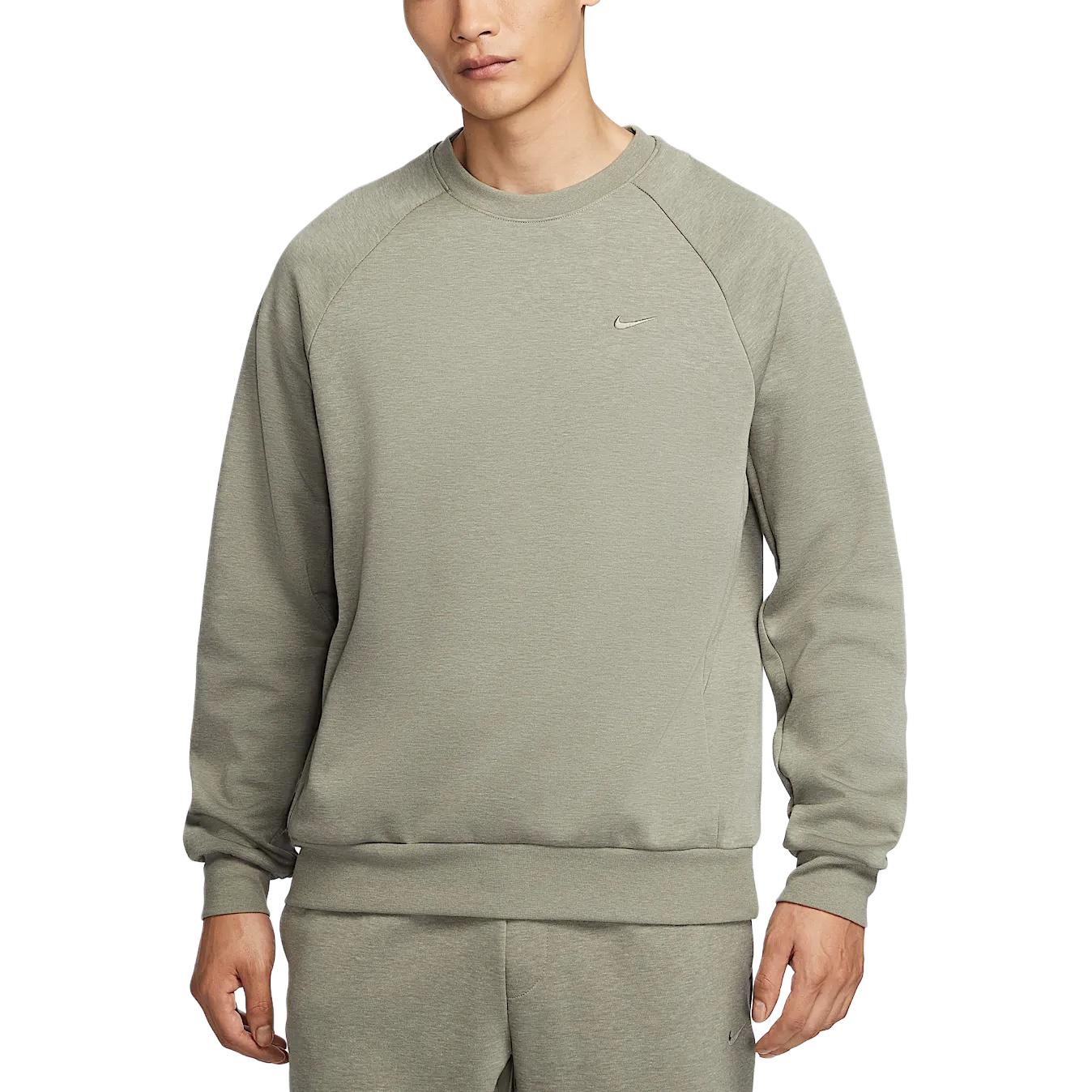 

Nike Свитшот Primary Dri Fit мужская Light Army Green/Color Adjustment