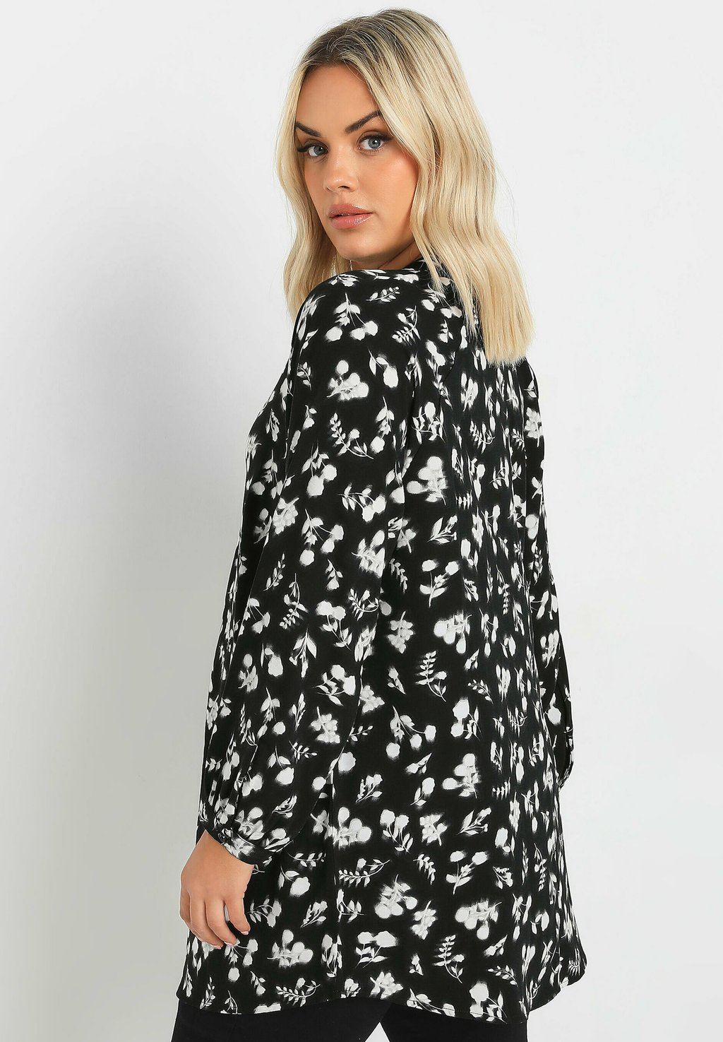 

Блуза FLORAL TEXTURED Yours Clothing, черный