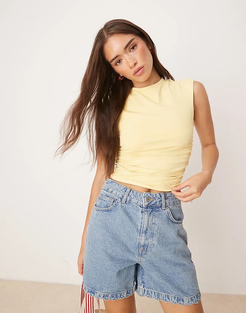 

Майка-топ ASOS DESIGN из полиамида с рюшами и открытой спиной пастельно-желтого цвета