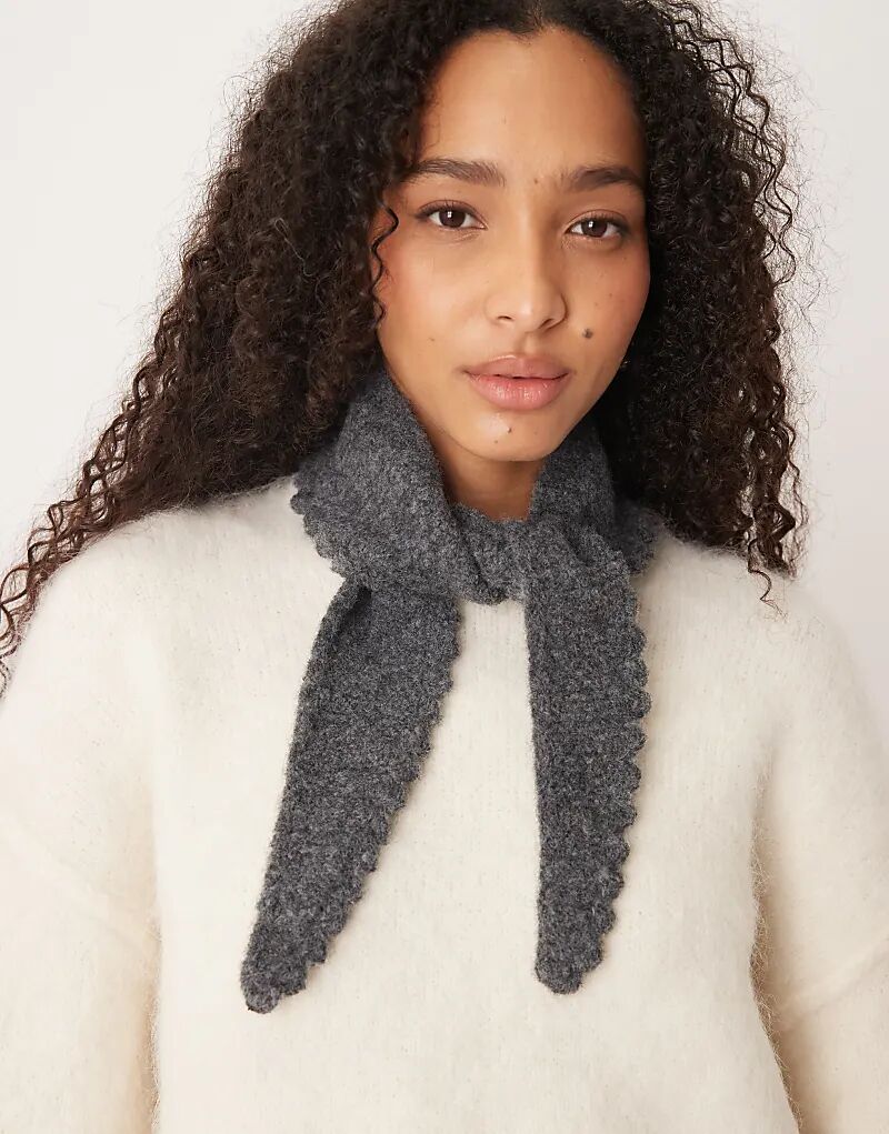 

Вязаный платок с фестончатым краем ASOS DESIGN серого цвета