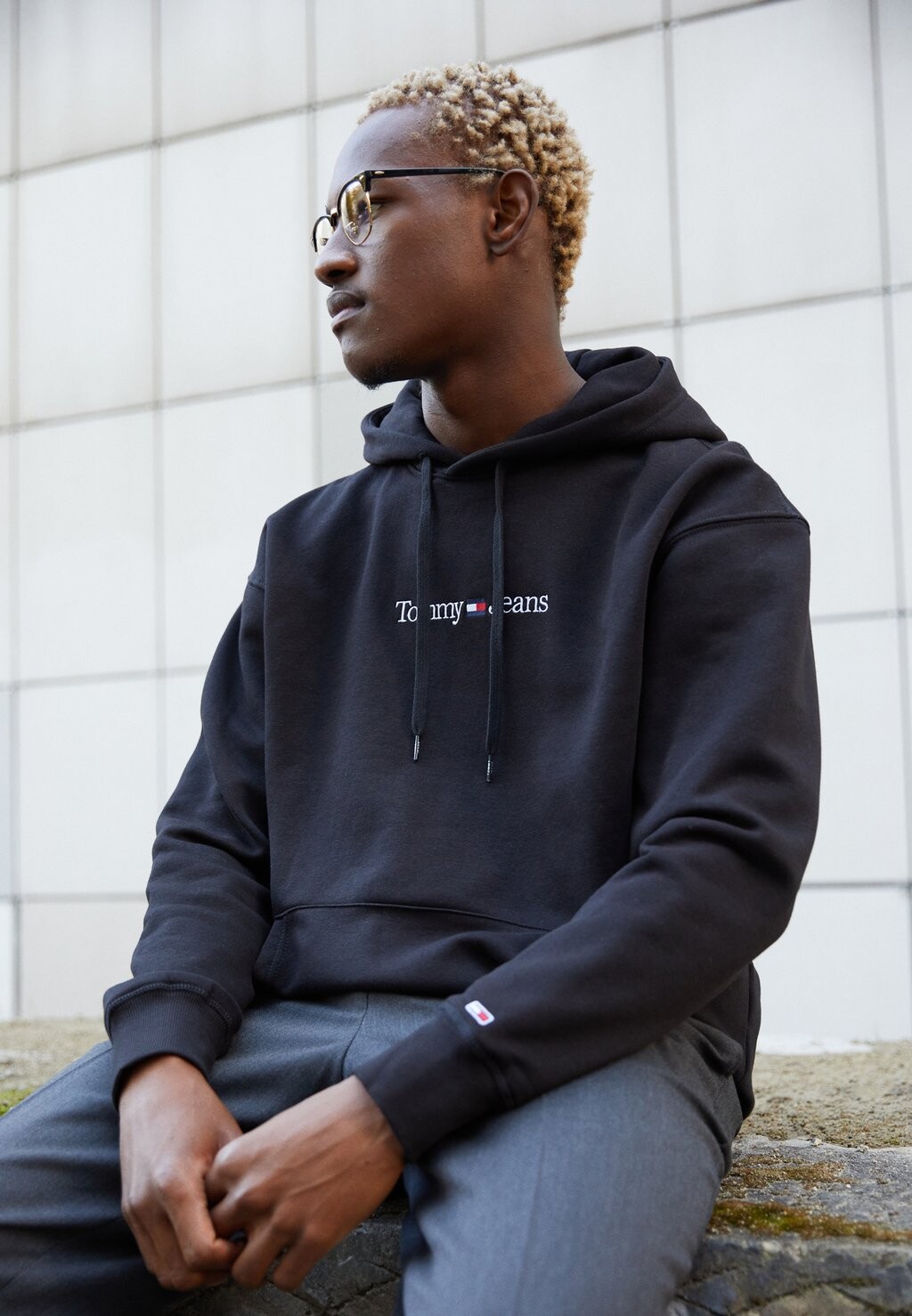 

Толстовка LINEAR HOODIE Tommy Jeans, черный