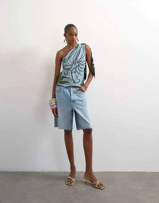 

Синий шарф на одно плечо с абстрактным принтом Topshop