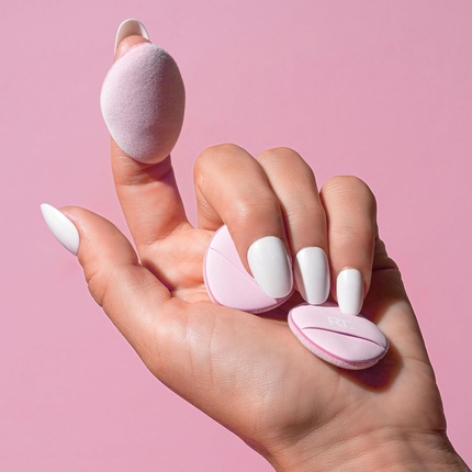 Мини-пуховка Miracle Powder Puff Trio для фиксации и запекания рассыпчатой и компактной пудры, точечное нанесение под глаза и на недостатки Real Techniques — фото 3