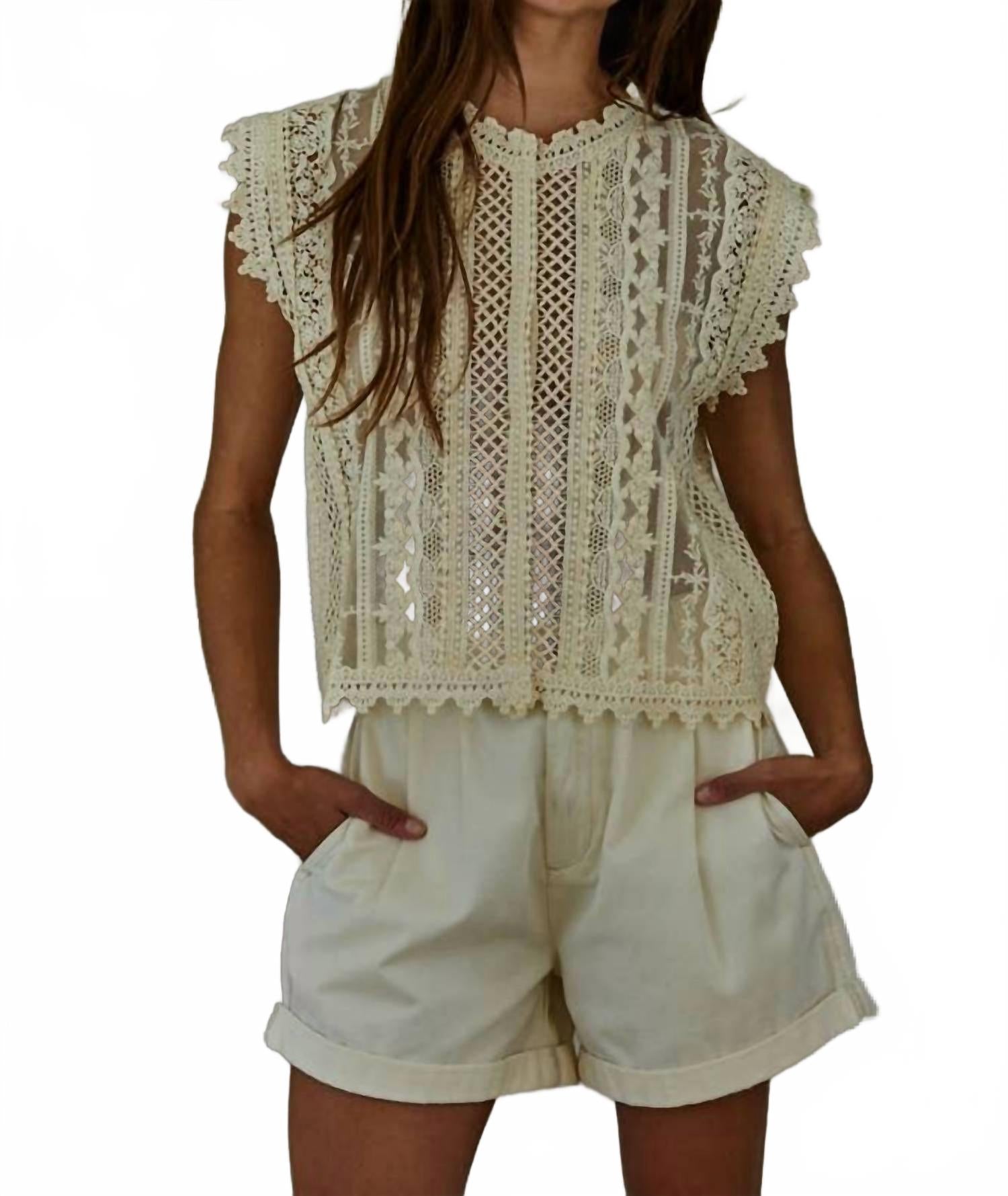 

Топ без рукавов из хлопкового кружева в оттенке айвори с пуговицами By Together, кремовый