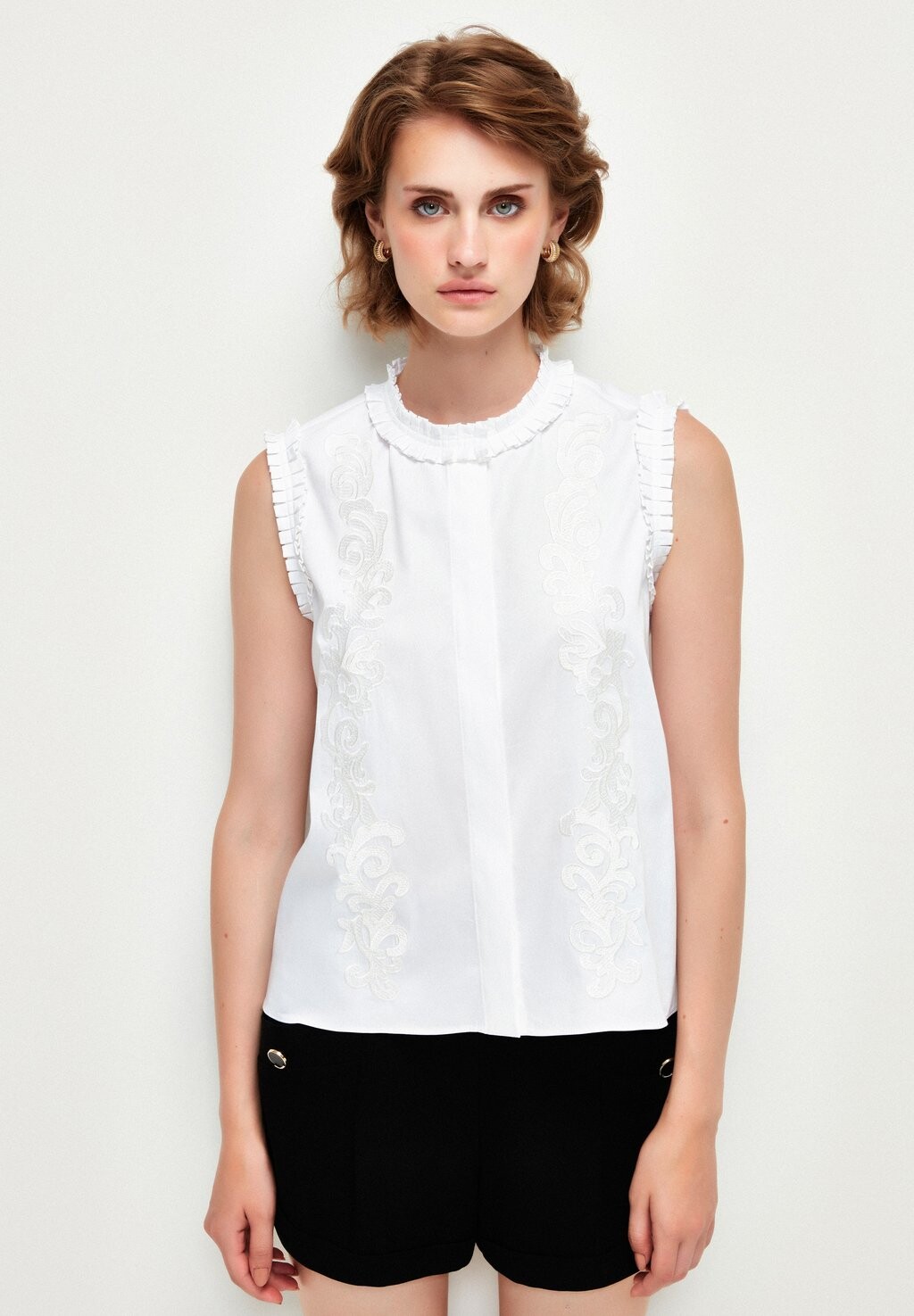 

Рубашка Sleeveless Embraddered adL, белый