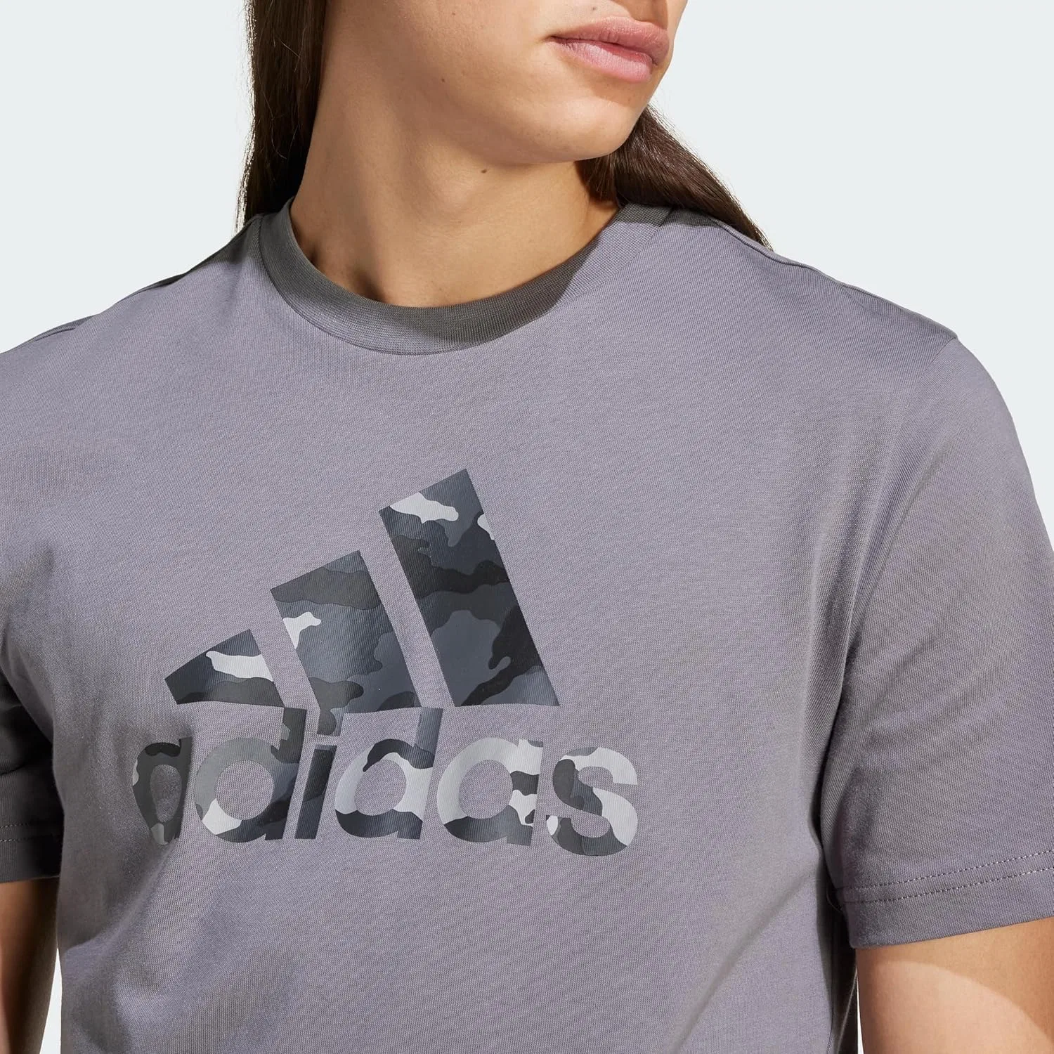 Футболка с камуфляжным принтом adidas Big and Tall Badge of Sport, Grey Four — фото 2