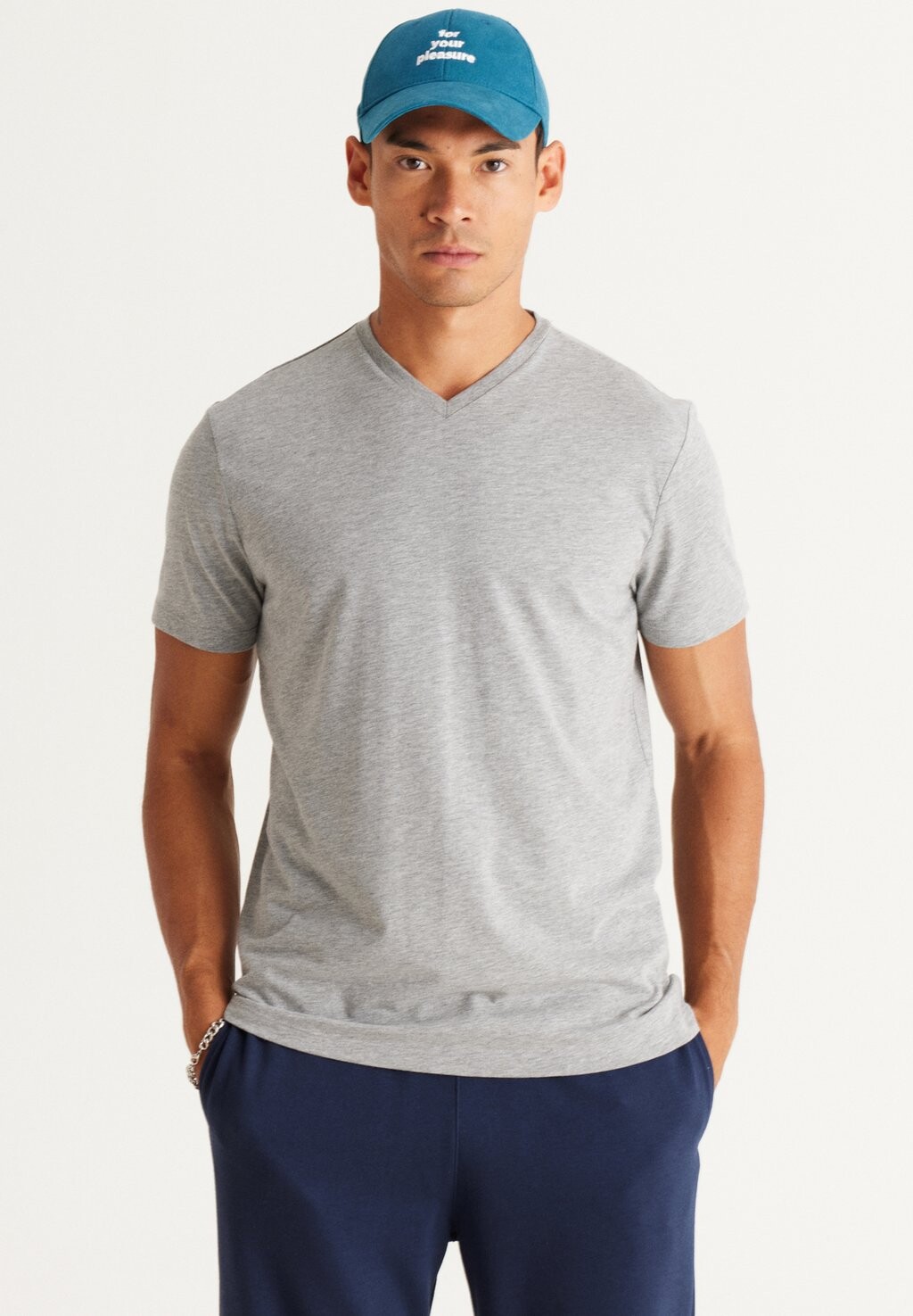 

Футболка базовая V NECK AC&CO / ALTINYILDIZ CLASSICS, цвет grey