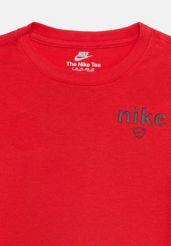 Футболка с принтом Nike Sportswear World Cup Graphic Tee, университетский красный — фото 3